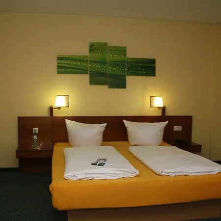 Quick Dresden West מלון 3*